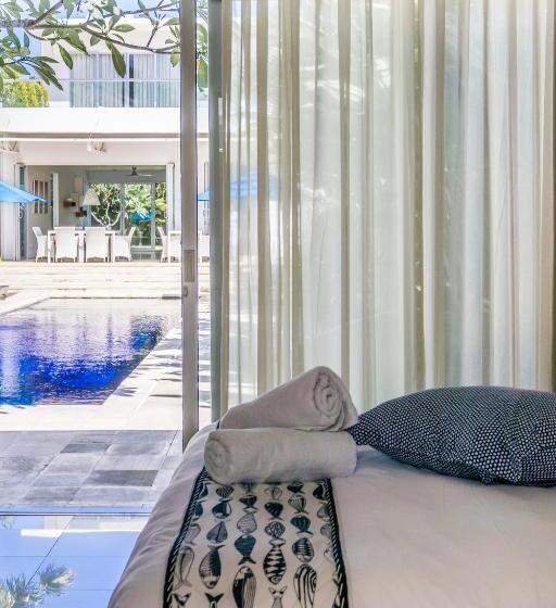 اتاق استاندارد با چشم‌انداز استخر, The Capital Hotel And Resort Seminyak