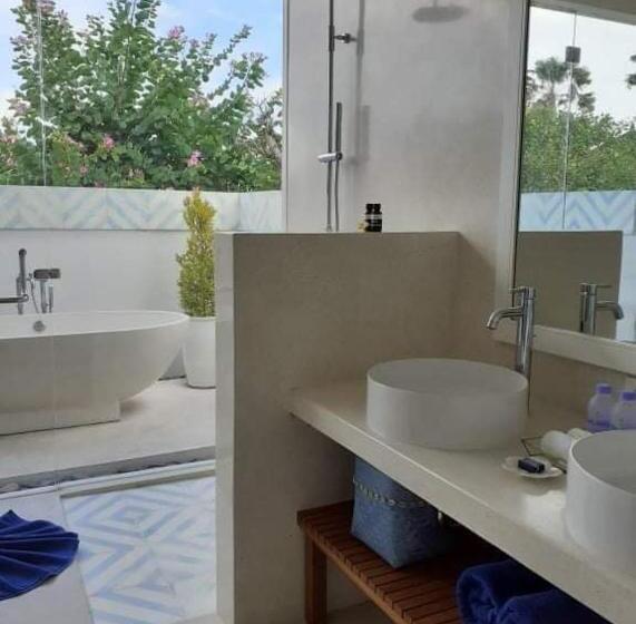 ویلای 3 خوابه, The Capital Hotel And Resort Seminyak