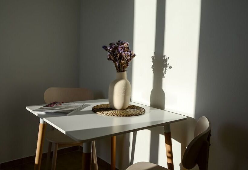 Апартаменты 1 Спальня, Pharos Apartments