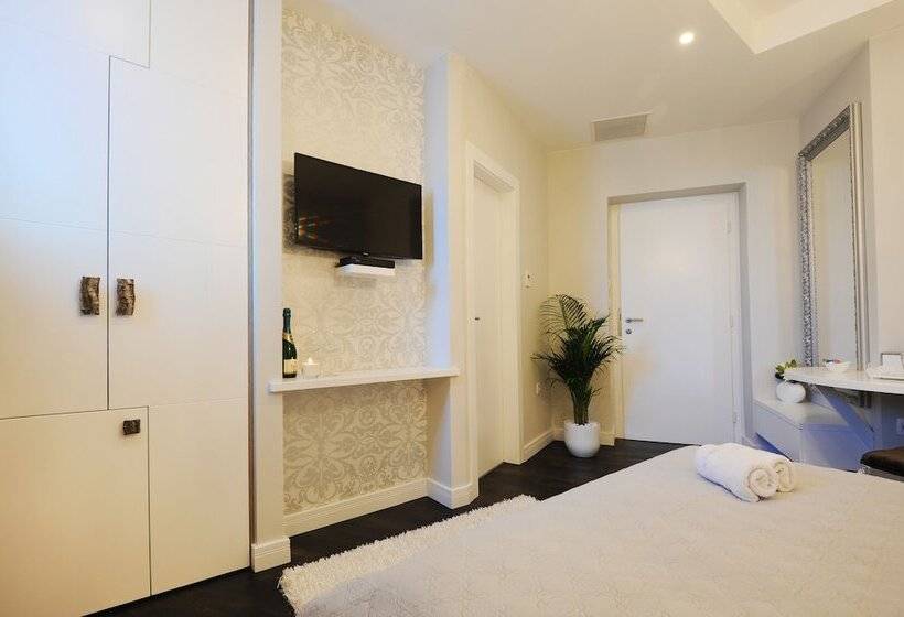 اتاق لوکس, Silver & Gold Luxury Rooms