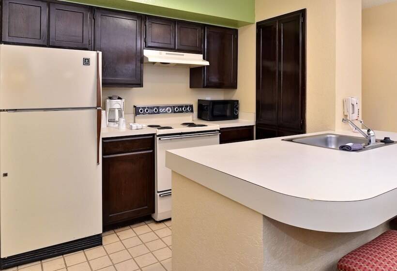 Люкс 2 Спальни, Americas Best Value Inn & Suites Extended Stay Tulsa