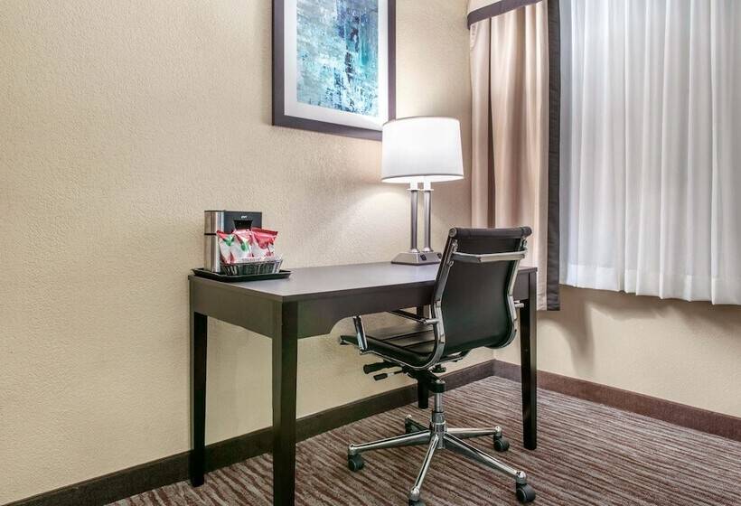 Номер Стандарт 2 Двуспальные Кровати, Quality Inn Dayton Airport