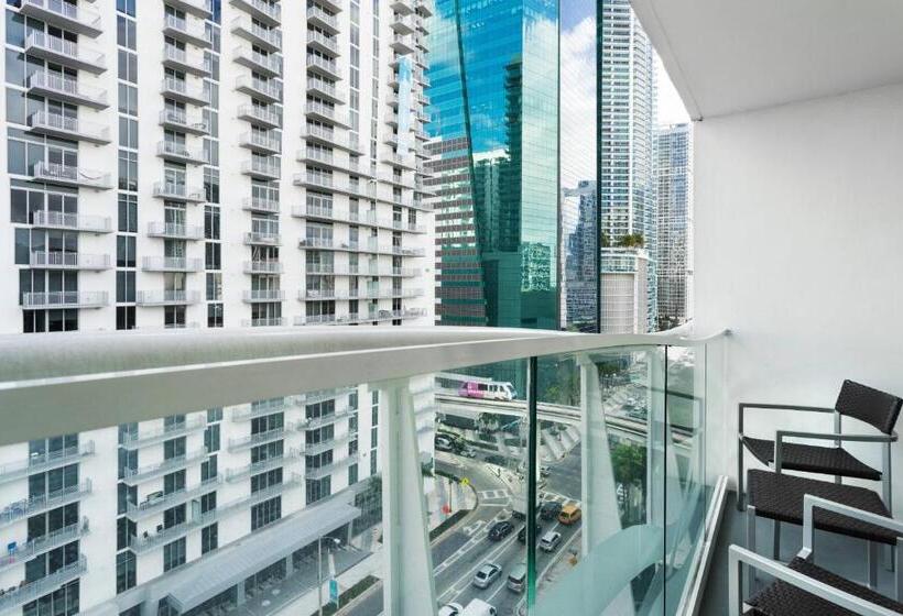 스위트 킹사이즈 침대, Courtyard Miami Downtown Brickell Area