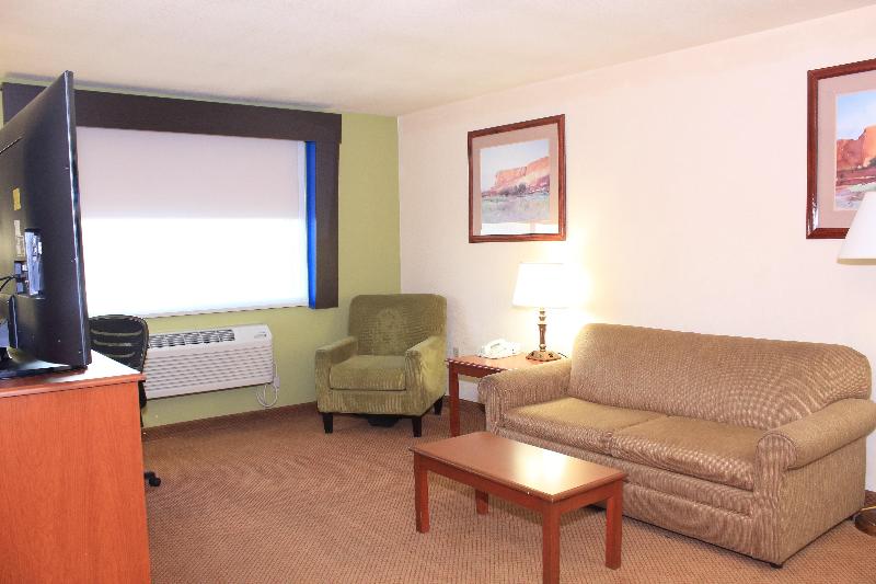 Люкс Кровать Кинг, Holiday Inn Express Hotel & Suites Farmington, An Ihg
