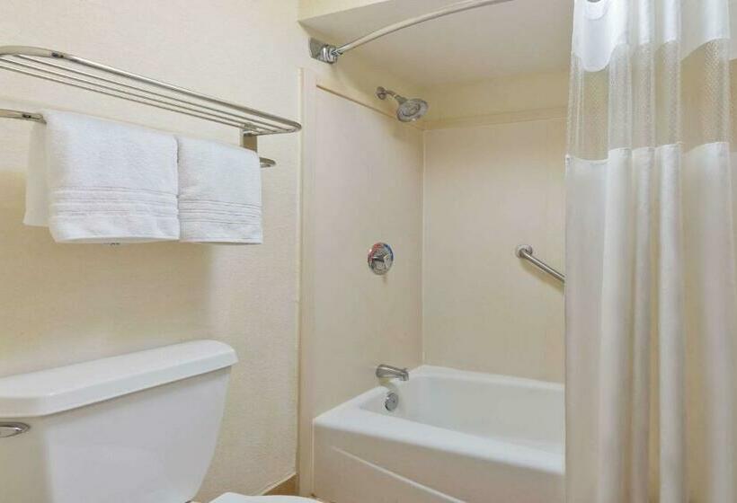 Стандартный Номер Кровать Кинг, Super 8 By Wyndham Huntersville/charlotte Area