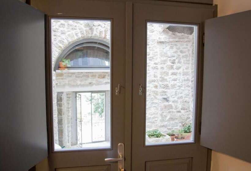 舒适型房间, Houses Of Motovun