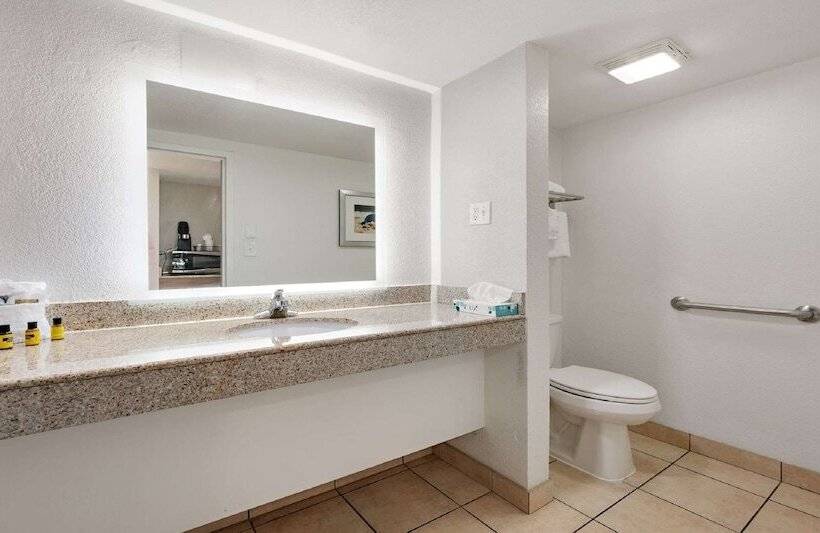 Номер Стандарт Двуспальная Кровать Вид на Море, Best Western Plus Holiday Sands Inn & Suites