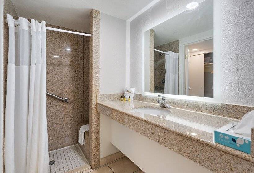 Quarto Standard Cama Casal Vista Mar, Best Western Plus Holiday Sands Inn & Suites
