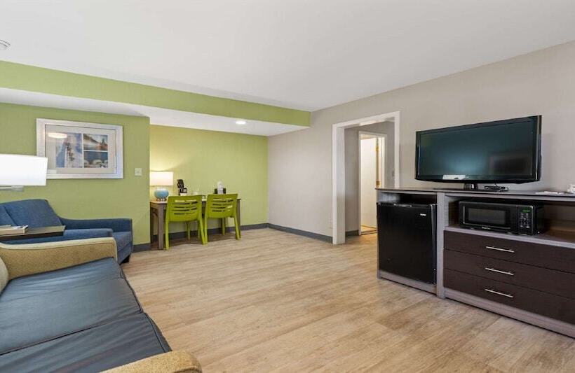 Люкс, Best Western Plus Holiday Sands Inn & Suites