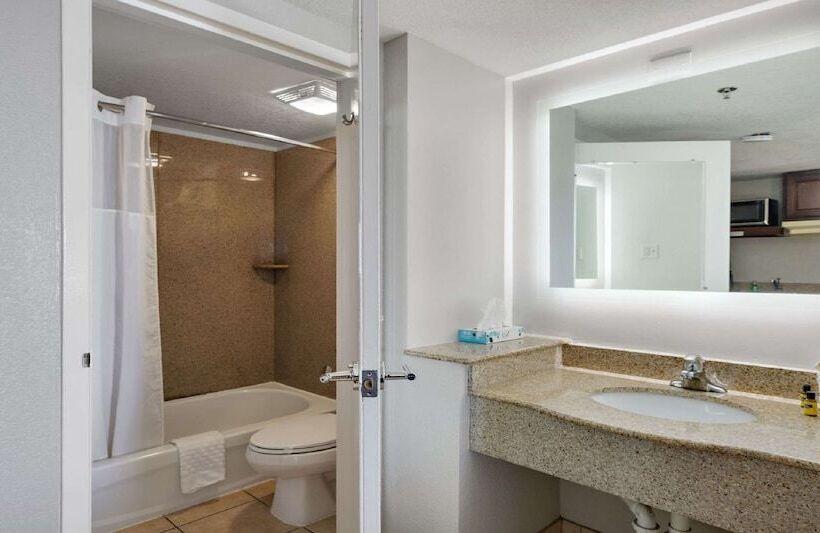 Quarto Standard Cama Casal Vista Mar, Best Western Plus Holiday Sands Inn & Suites