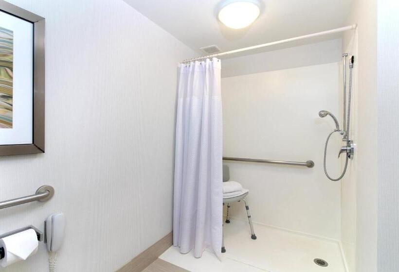 Номер Стандарт Кровать Кинг Адаптированный для Инвалидов, Courtyard Hartford Cromwell