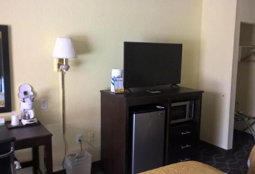스위트 킹사이즈 침대, Days Inn & Suites By Wyndham Port Richey