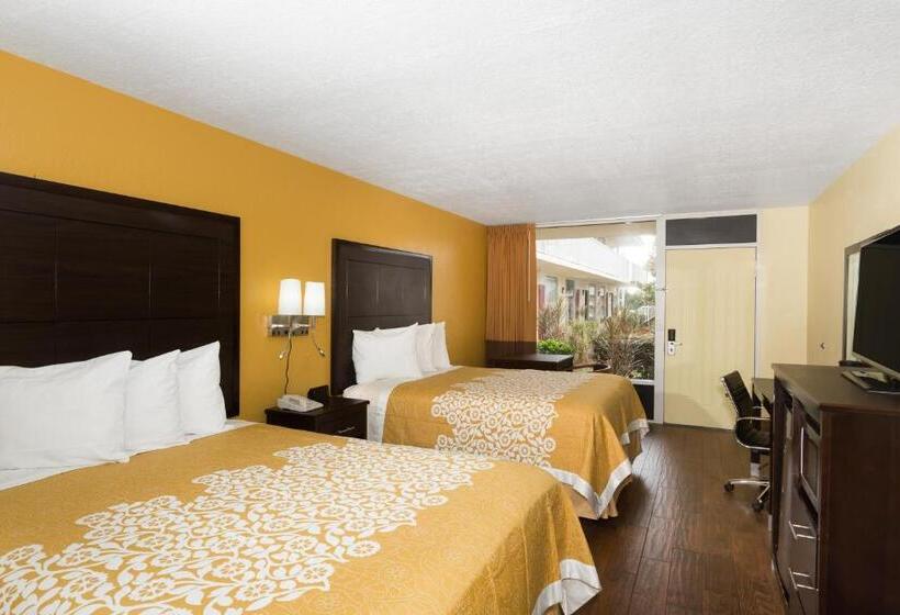 디럭스 룸, Days Inn & Suites By Wyndham Port Richey