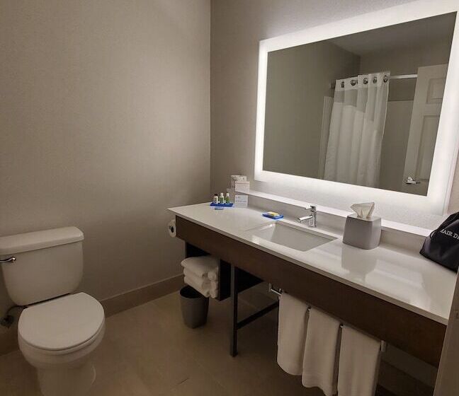 Номер Стандарт, Holiday Inn Express Hotel & Suites Seattle North   Lynnwood, An Ihg
