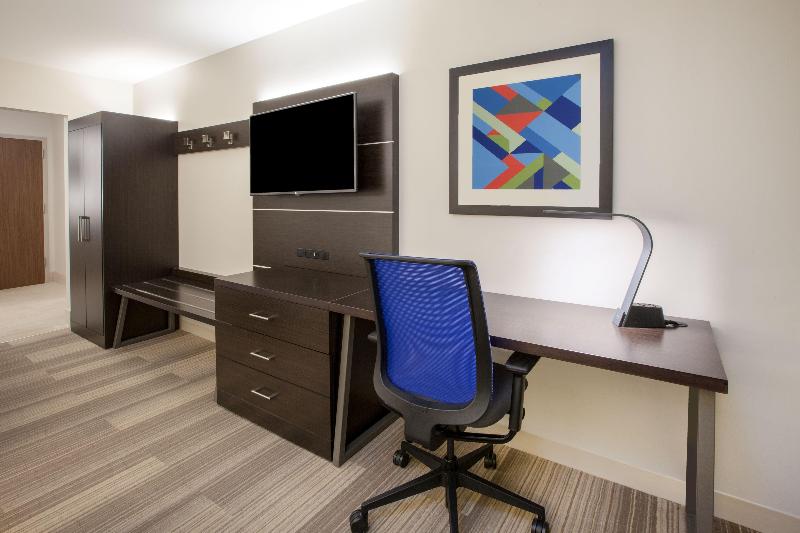 장애인을 위한 킹사이즈 침대 스탠다드 룸, Holiday Inn Express Irwin Pa Tpk Exit 67, An Ihg
