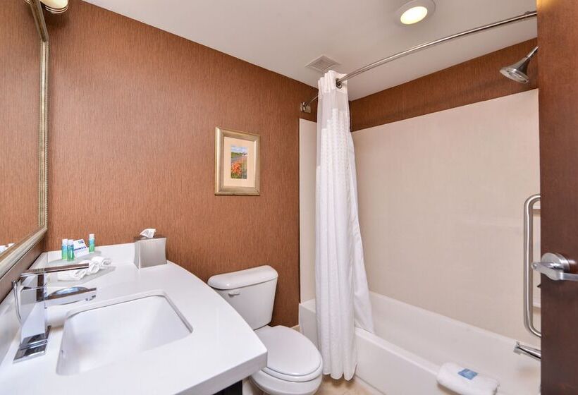 Люкс с гидромассажем, Holiday Inn Express Lewisburg   New Columbia, An Ihg