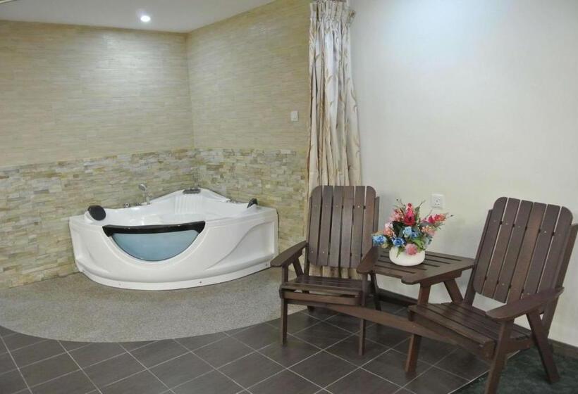 Люкс с Балконом, Melang Inn