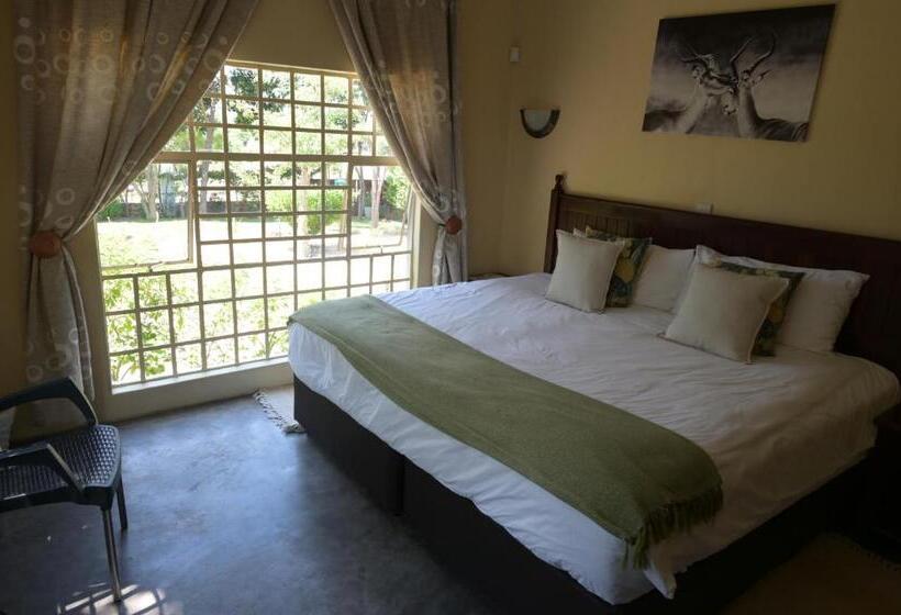 اتاق لوکس با چشم‌انداز استخر, Beulah Court Vineyard