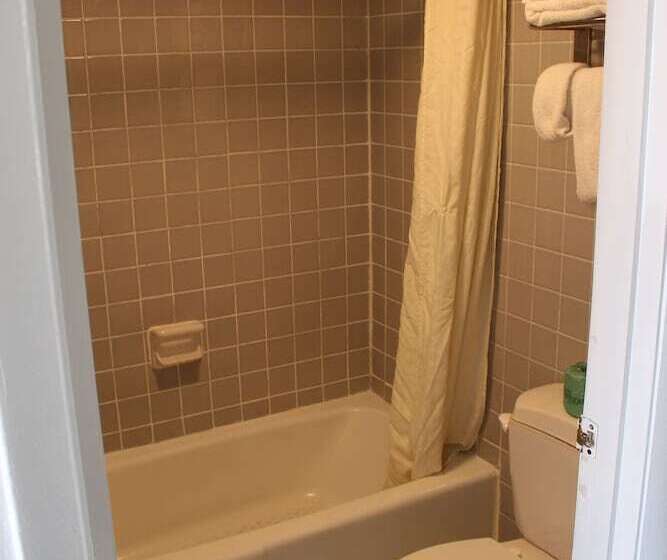 Номер Стандарт 2 Двуспальные Кровати, Americas Best Value Inn & Suites Williamstown