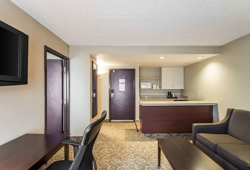 套房, Quality Suites Milwaukee Airport