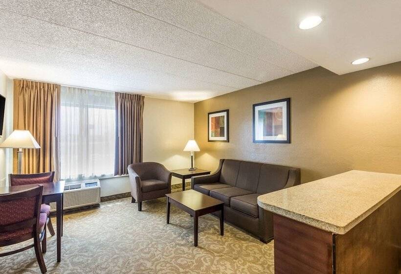 套房, Quality Suites Milwaukee Airport