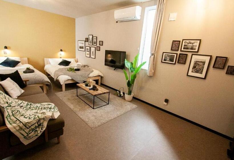 패밀리 룸, Uchi Living Stay Ekolu