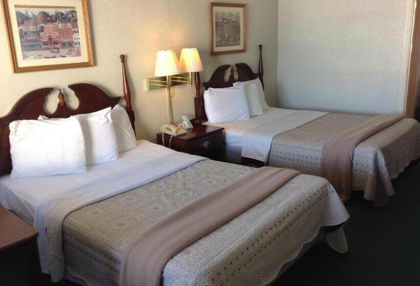스탠다드 룸 더블 침대 2개, Knights Inn Peru