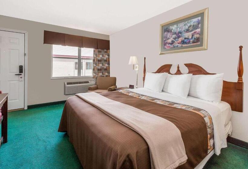 스탠다드 룸 킹사이즈 침대, Knights Inn Peru