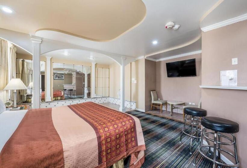 带大床的标准间, Knights Inn Trevose