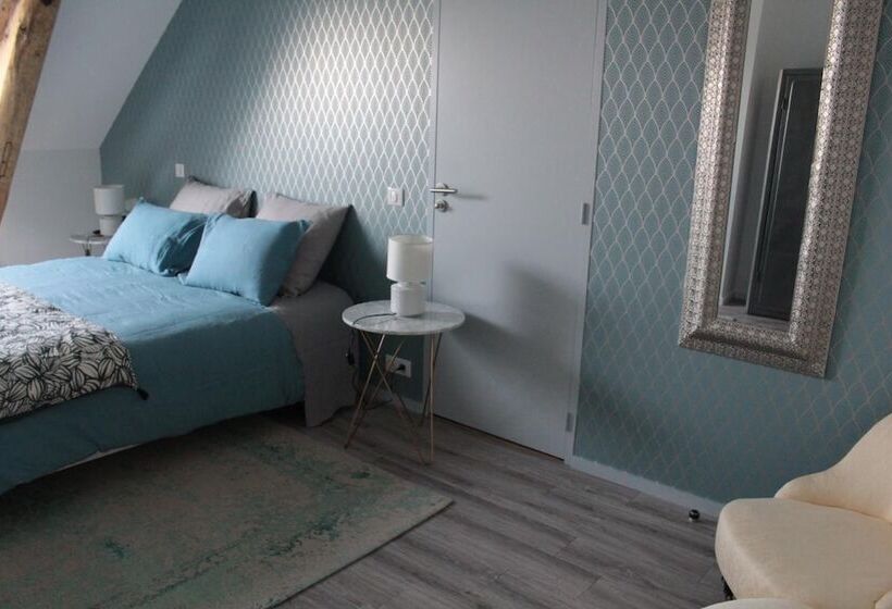 Quarto Familiar, La Poignardière
