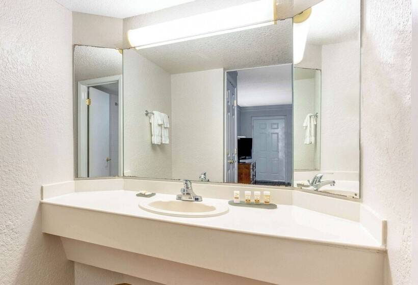 Номер Стандарт 2 Двуспальные Кровати, Super 8 By Wyndham The Woodlands North