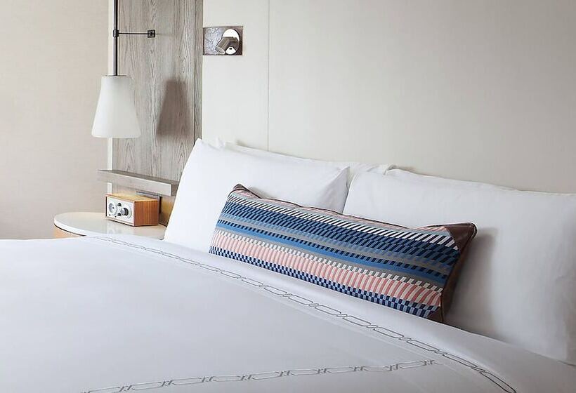 스탠다드 룸 더블 침대, Laguna Cliffs Marriott Resort & Spa