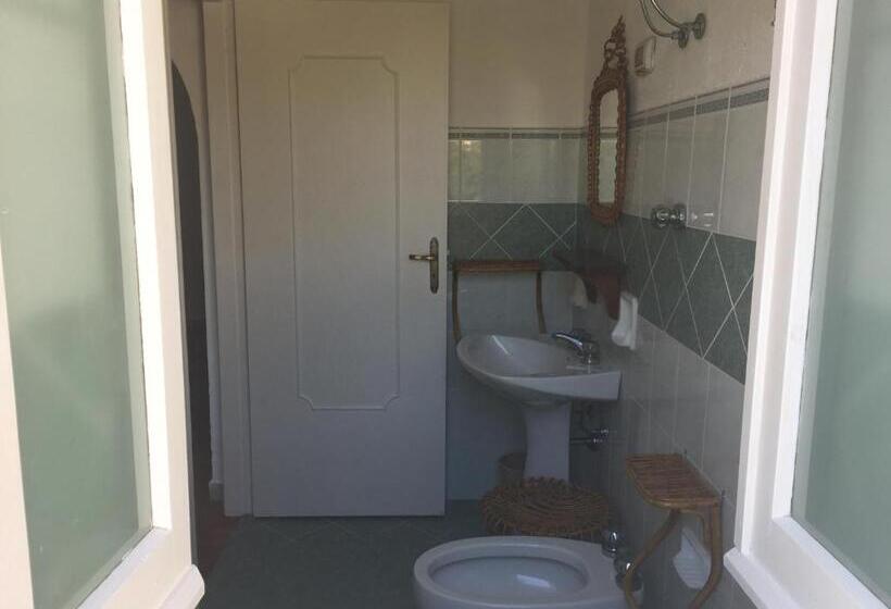 ویلای استاندارد با چشم‌انداز باغ, Residenza Gherly
