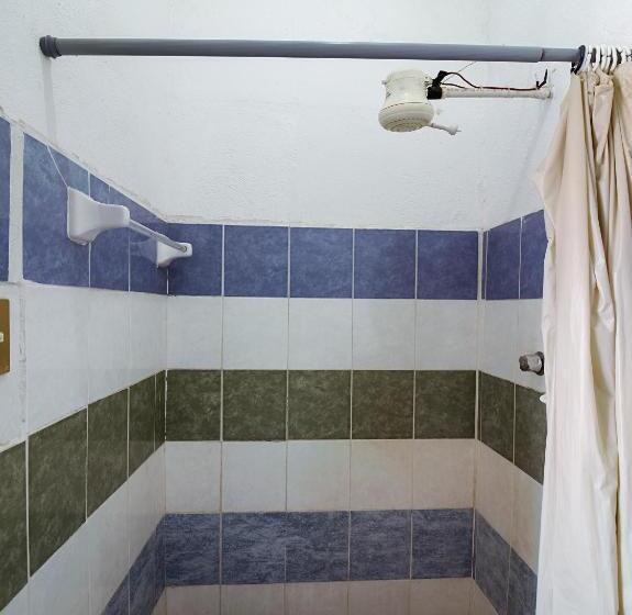 Quarto Triplo Estandar, Posada Los Faroles