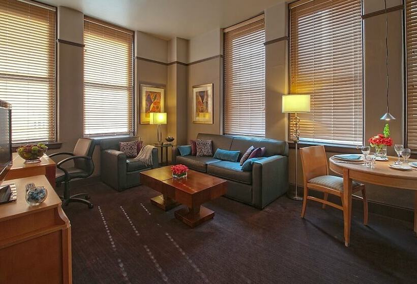 스위트, Magnolia Hotel Downtown Dallas