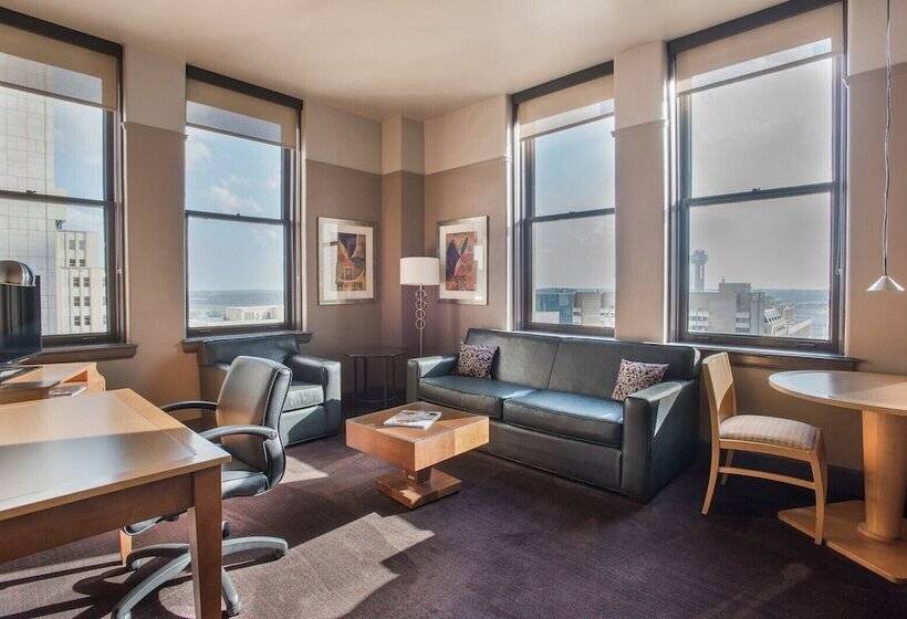 스위트, Magnolia Hotel Downtown Dallas
