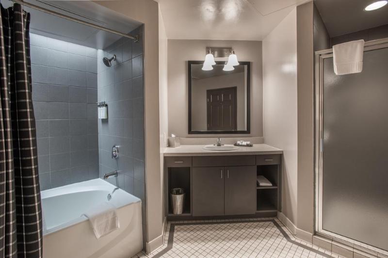스위트 킹사이즈 침대, Magnolia Hotel Downtown Dallas
