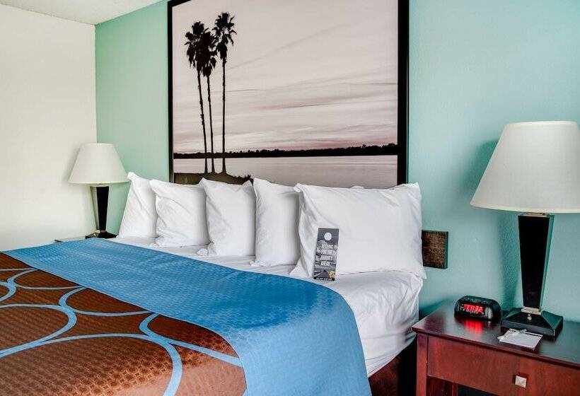 Номер Deluxe, Super 8 By Wyndham St. Petersburg