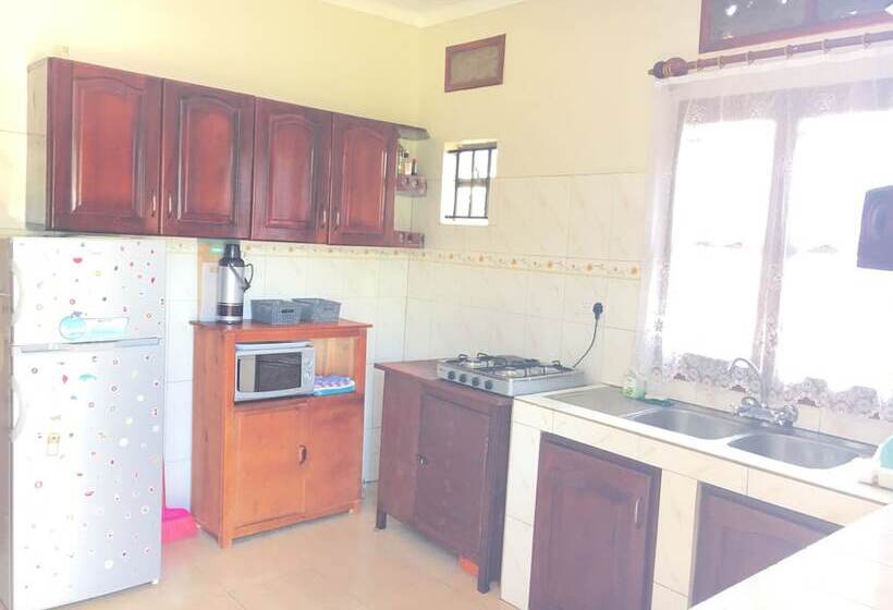اتاق لوکس, A Home To Remember Guest House
