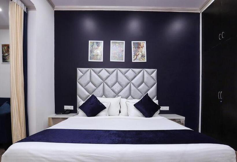 Quarto Estandar, Vizima Palace   Near Wave City Center Metro Station