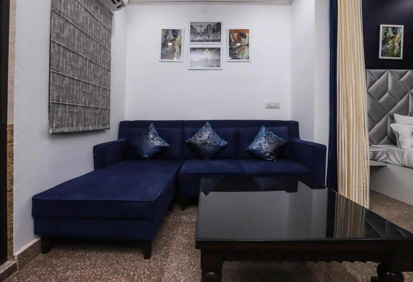 Suite com Varanda, Vizima Palace   Near Wave City Center Metro Station