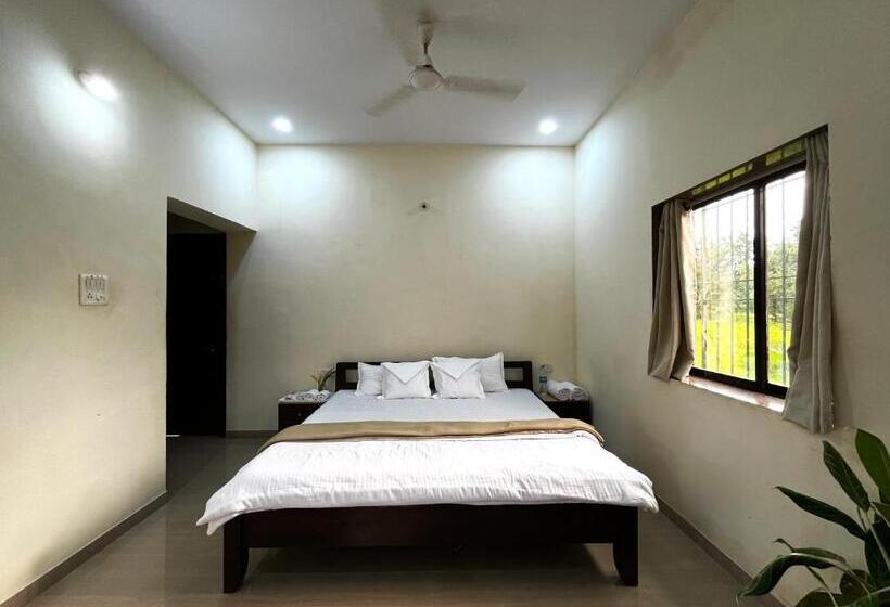 Номер Стандарт, Surve Natures Resort   Chiplun