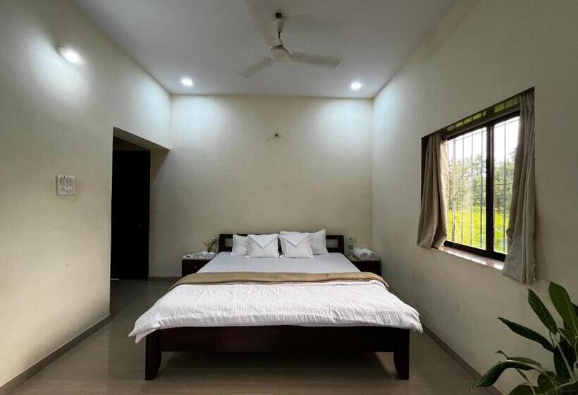 Номер Стандарт, Surve Natures Resort   Chiplun