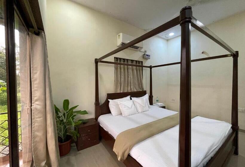 Номер Deluxe, Surve Natures Resort   Chiplun