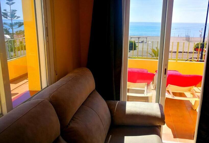Полулюкс Вид на Море, Hostal La Estacion