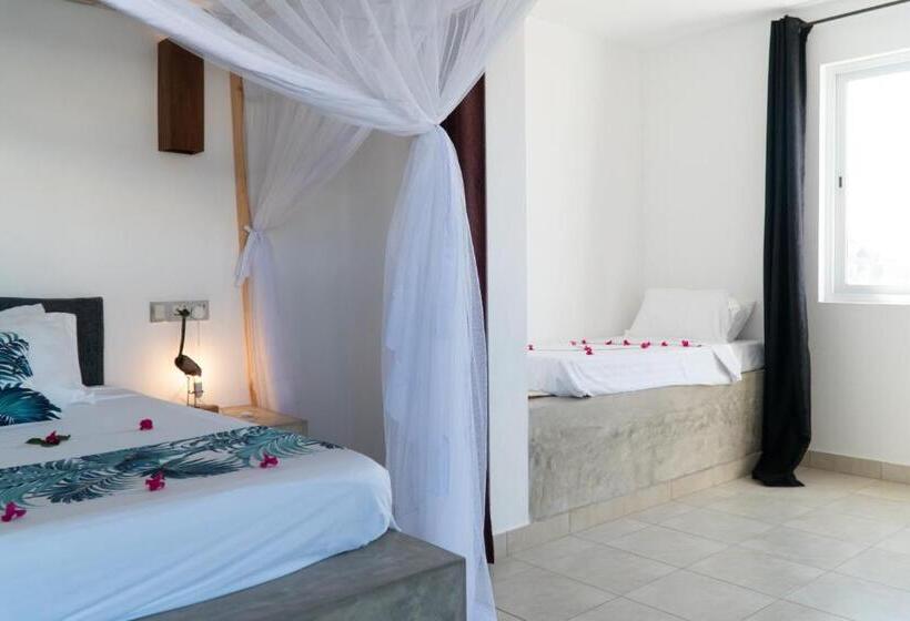 اتاق خانوادگی با چشم‌انداز جانبی دریا, Visiwa Beach Resort