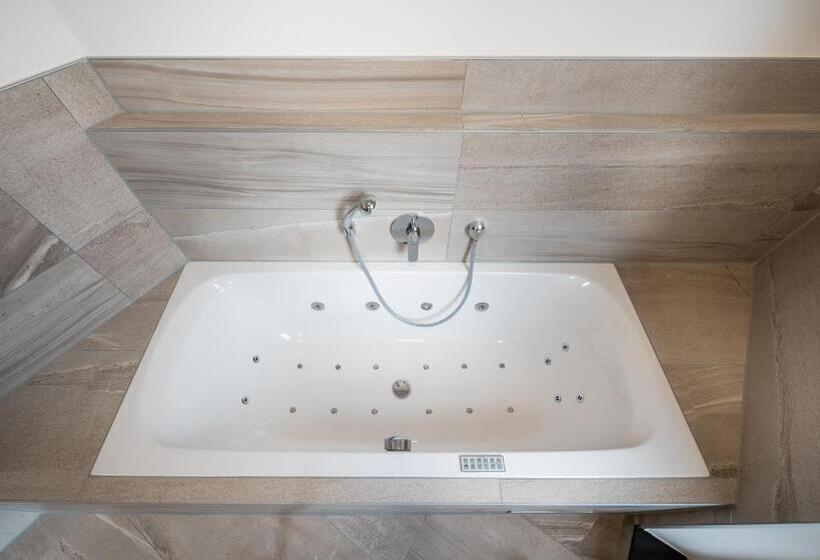 Номер Стандарт с Гидромассажем, Rs Hotel   Smart & Modern Hotel Apartments