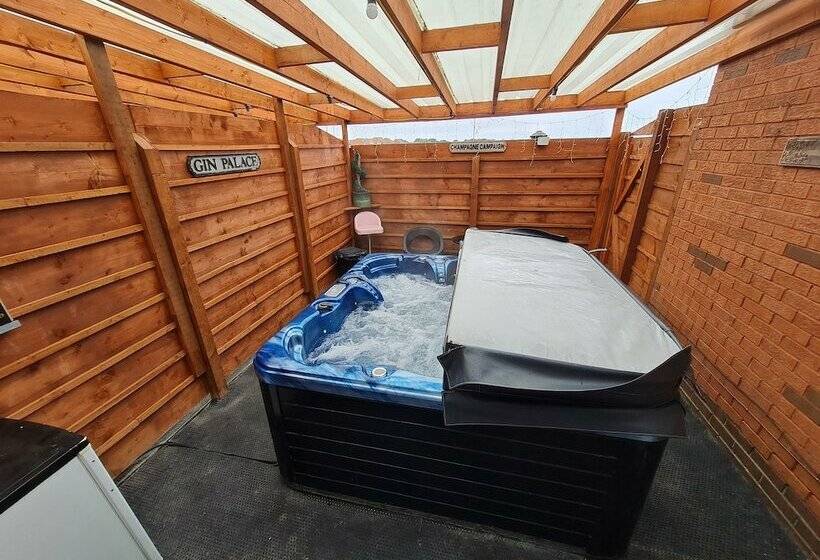 Номер Стандарт, The Mayfair Lodge & Family Suite