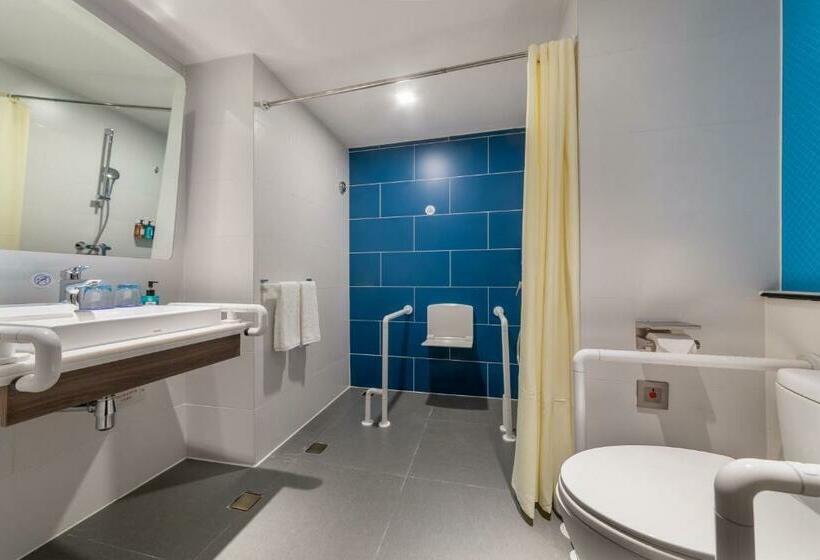 Номер Стандарт Кровать Кинг Адаптированный для Инвалидов, Holiday Inn Express Ningbo City Center, An Ihg