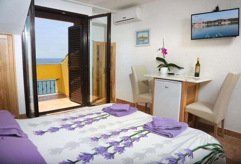 Quarto Estandar Vista Mar com Sacada, Rooms Figarola